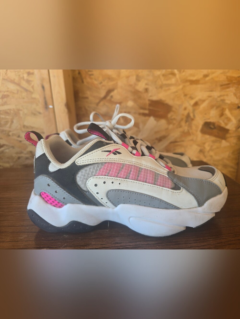 Reebok Womens White Gray and Pink Athletic Sneakersom